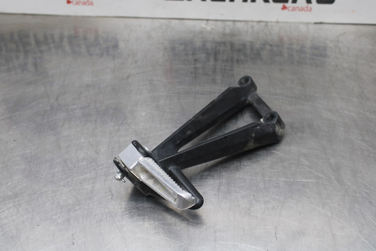 17-18 YAMAHA YZF R3 LEFT REAR BACK PASSENGER PEG BB788