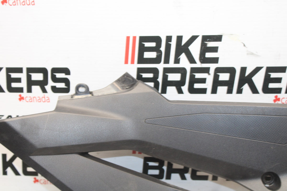 18-26 KAWASAKI Z400 RIGHT MID UPPER SIDE FAIRING COWL PLASTIC BB852