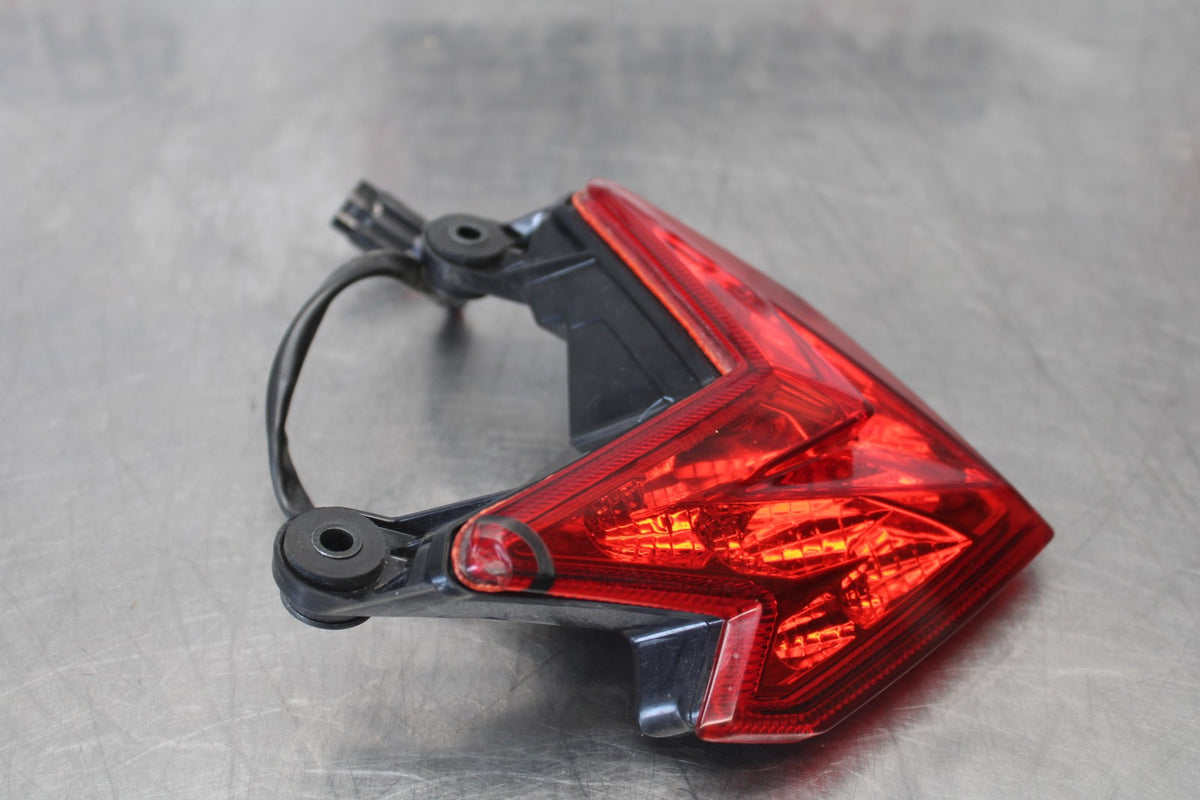 13-18 KAWASAKI NINJA ZX6R REAR TAIL TAILLIGHT BACK BRAKE LIGHT BB908