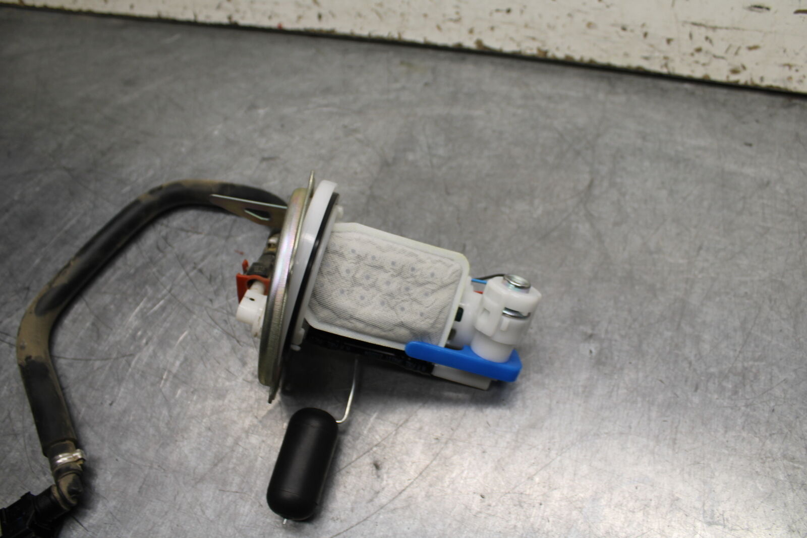 19-24 YAMAHA R3 FUEL PUMP GAS PETROL SENDER UNIT BB736