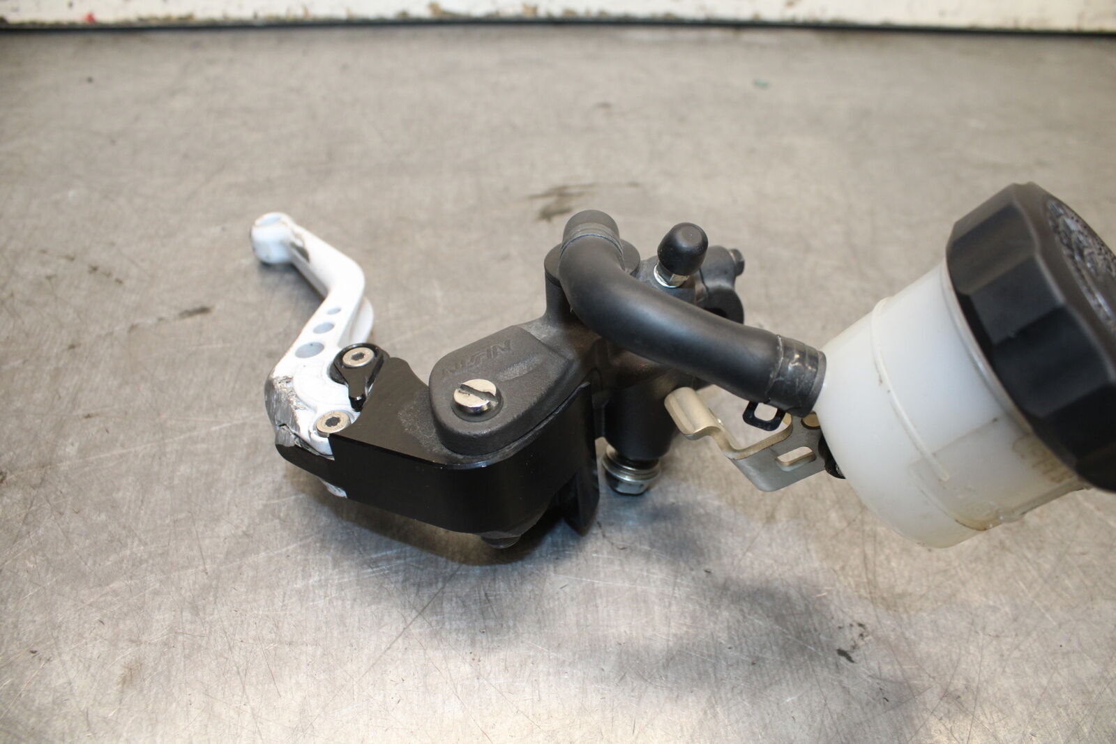 08-09 SUZUKI GSXR600 FRONT BRAKE MASTER CYLINDER w/ LEVER BB728