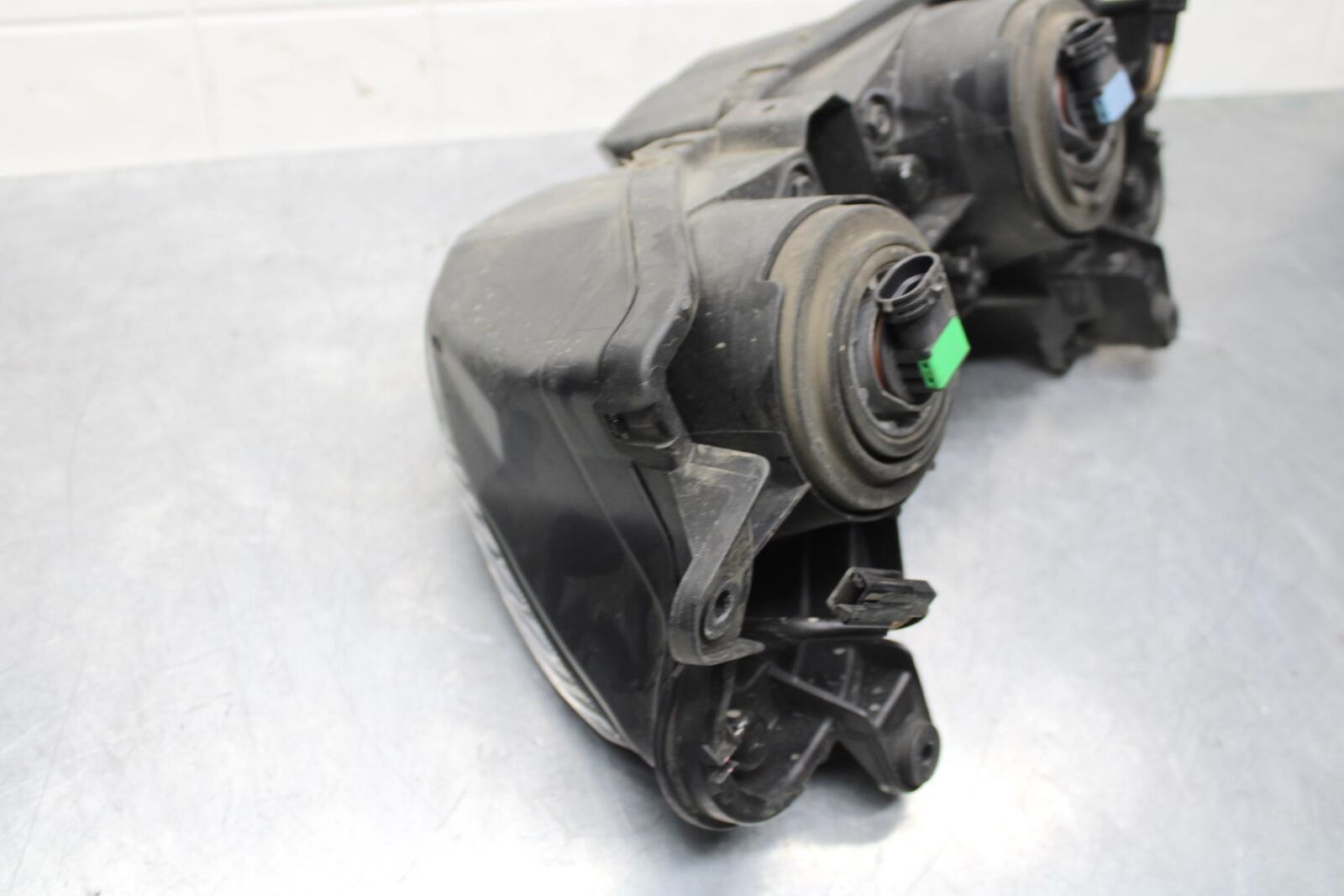 2011 Kawasaki Ninja ZX6R ZX600R FRONT HEADLIGHT LIGHT LAMP 23007-0101 BB587