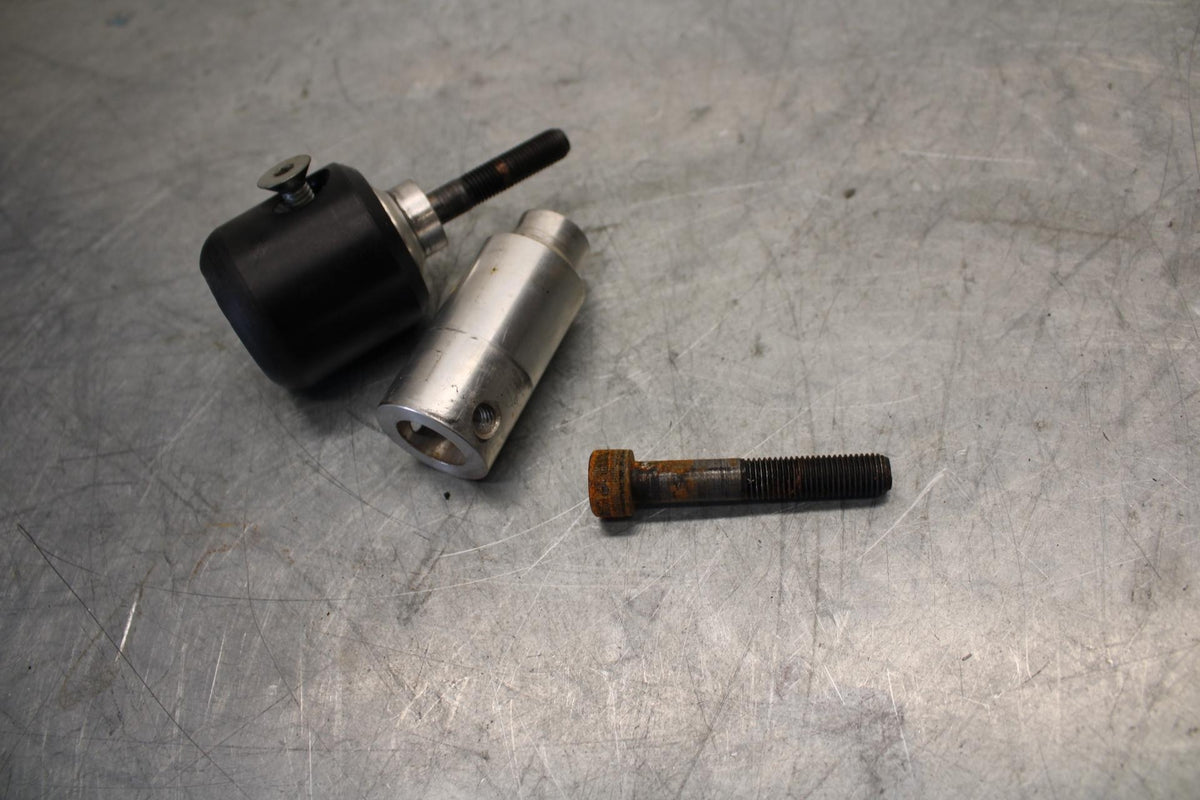 08-16 YAMAHA YZF R6 FRAME SLIDERS SET BB436