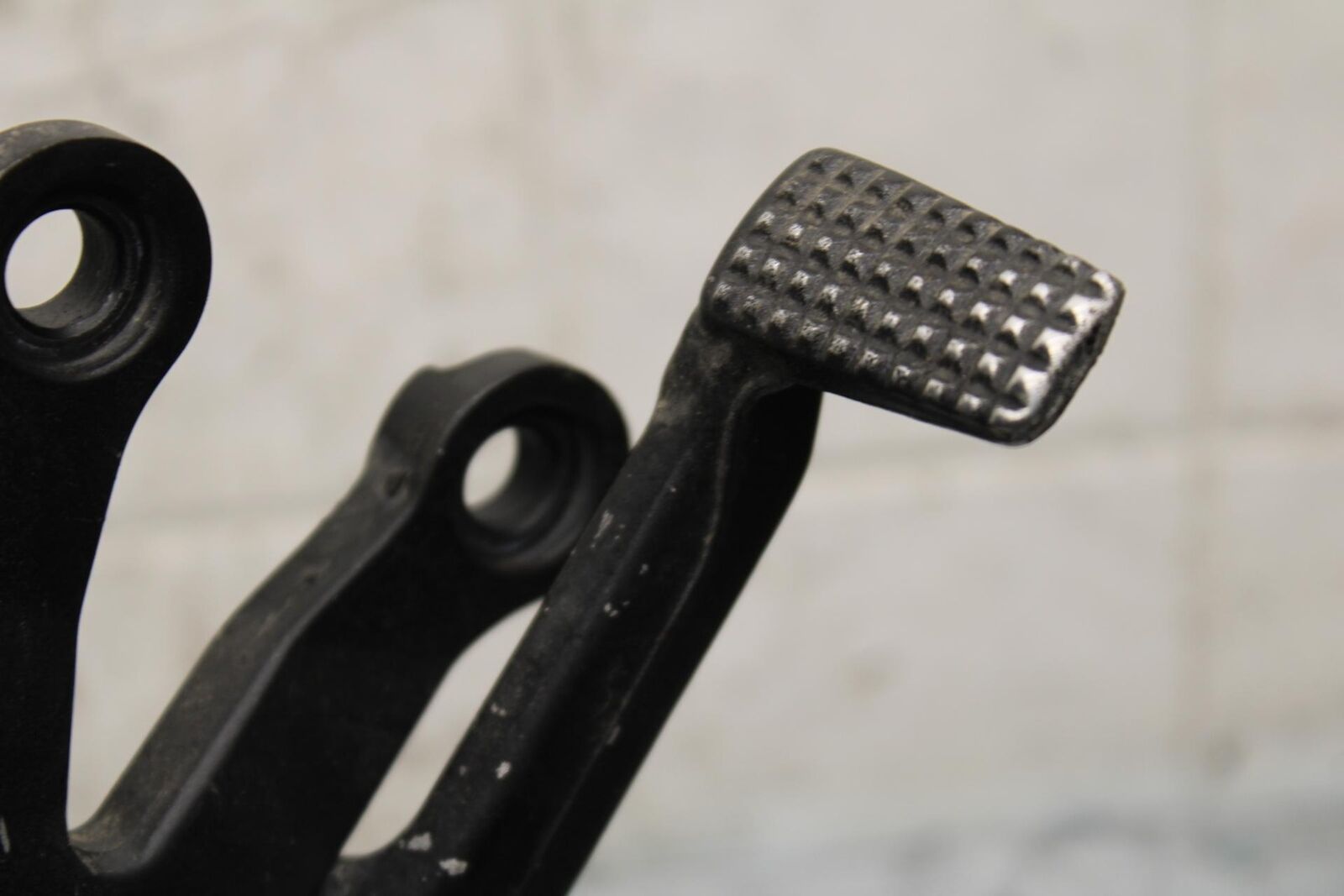 2000 Kawasaki Ninja ZX12R ZX1200A RIGHT REARSETDRIVER FOOT PEG REST  BB565