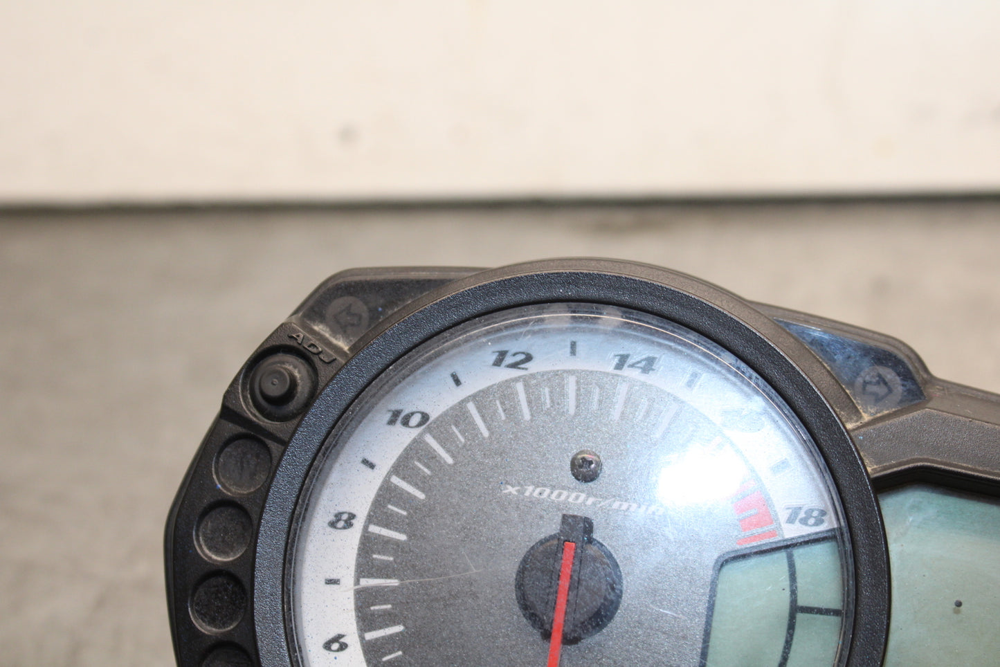 08-10 SUZUKI GSXR 600 SPEEDO TACH GAUGES DISPLAY CLUSTER SPEEDOMETER  BB753