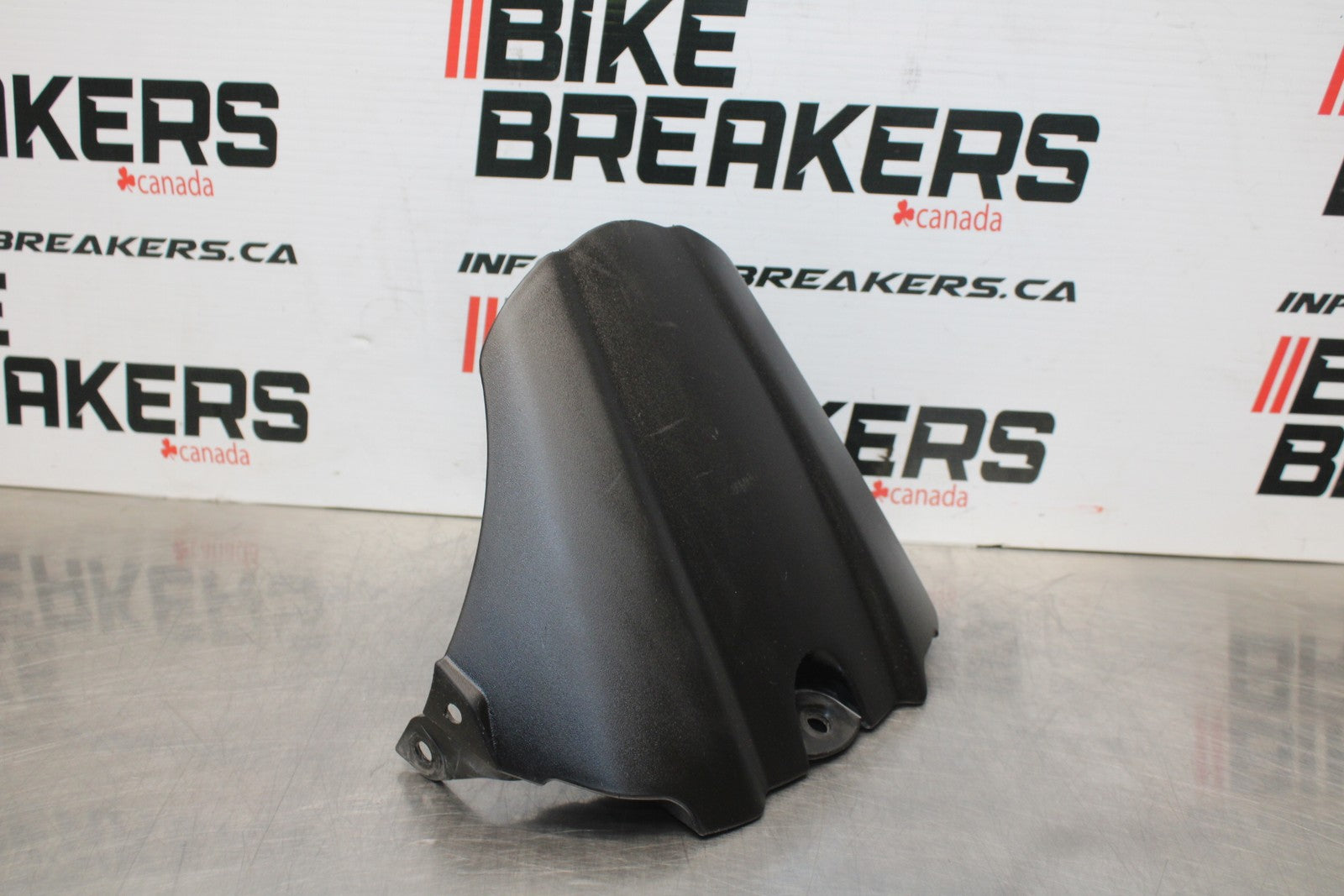 07 SUZUKI GSXR1000 REAR BACK WHEEL TIRE HUGGER FENDER BB770