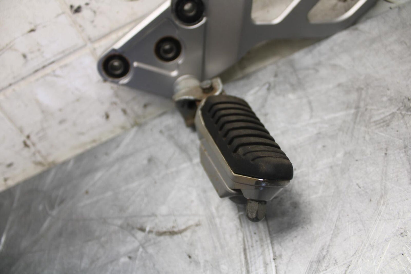 2016 Suzuki Bandit GSF1250SA ABS LEFT REARSET REAR SET DRIVER FOOT PEG BB509