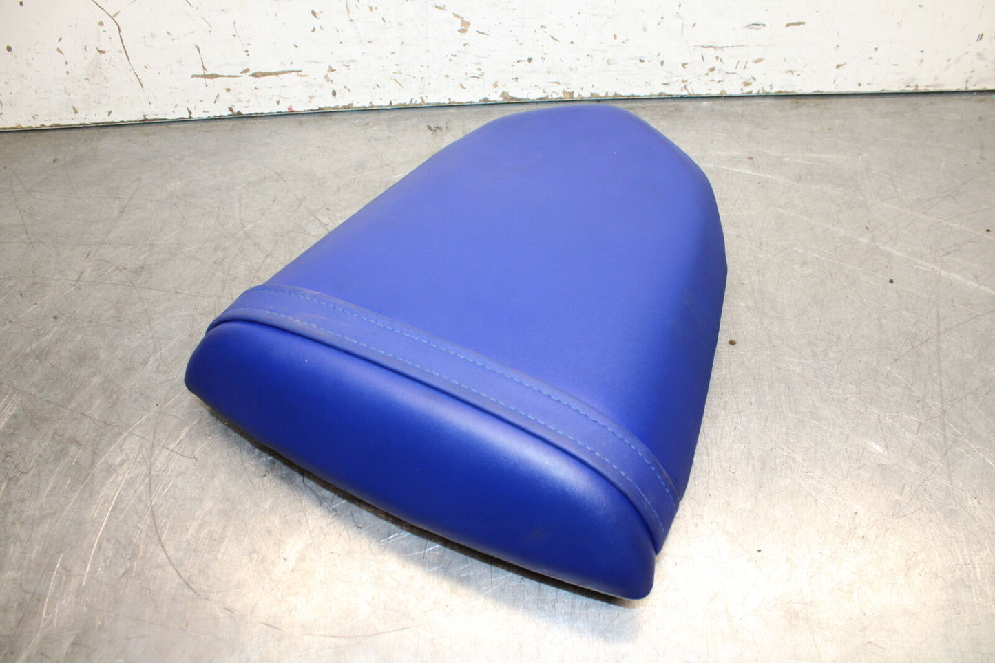 05-06 SUZUKI GSXR1000 REAR BACK PASSENGER TANDEM SEAT PAD SADDLE PILLION BB172