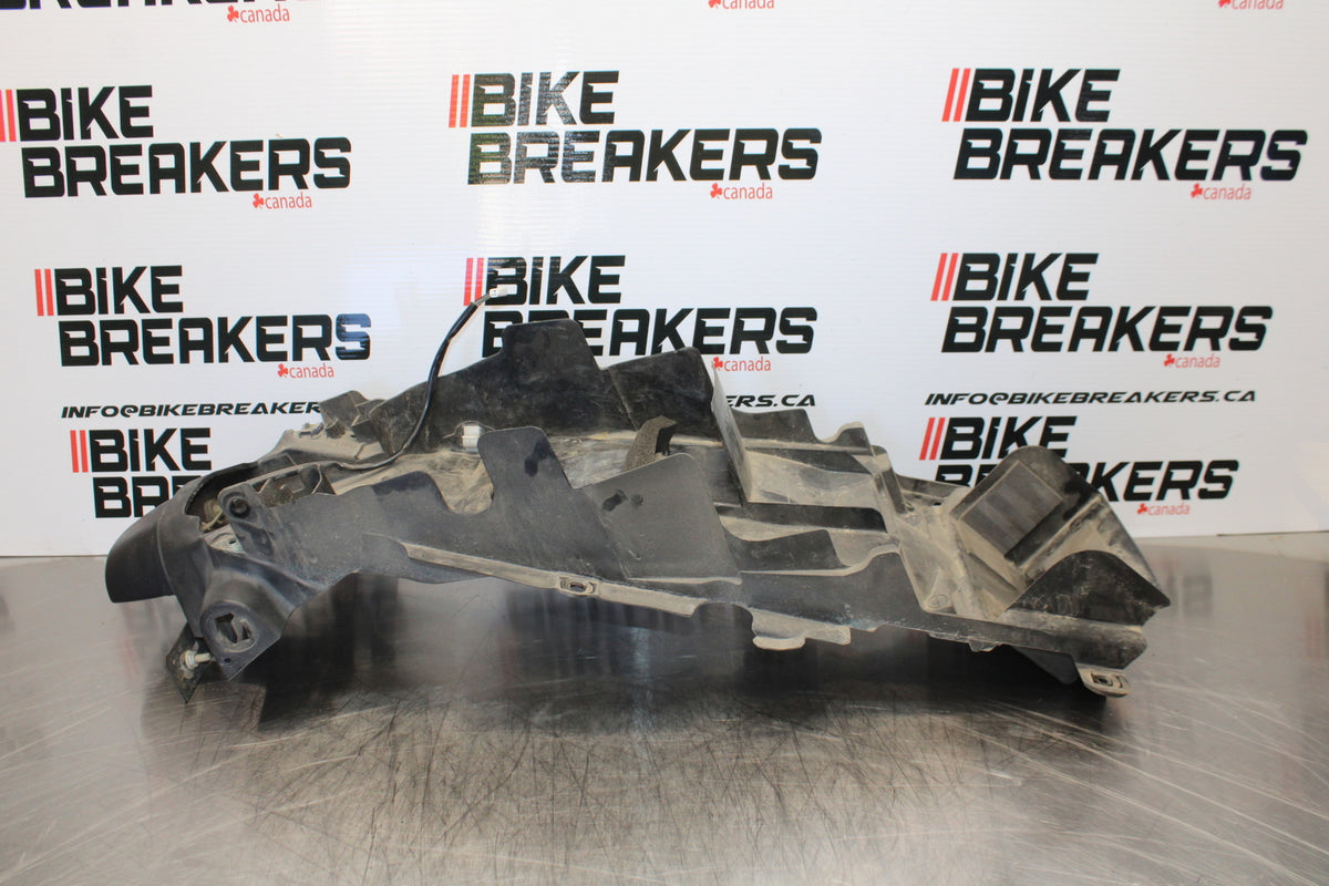 00 SUZUKI SV650 REAR BACK TAIL UNDERTAIL BATTERY TRAY PLASTIC BB156