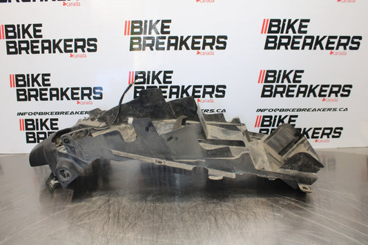 00 SUZUKI SV650 REAR BACK TAIL UNDERTAIL BATTERY TRAY PLASTIC BB156