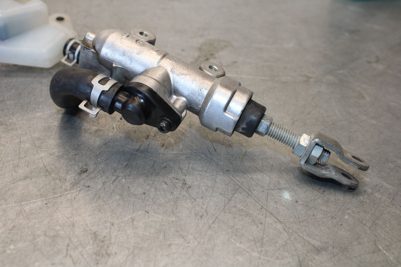 03-07 SUZUKI SV1000S REAR BACK BRAKE MASTER CYLINDER W RESERVOIR BB657