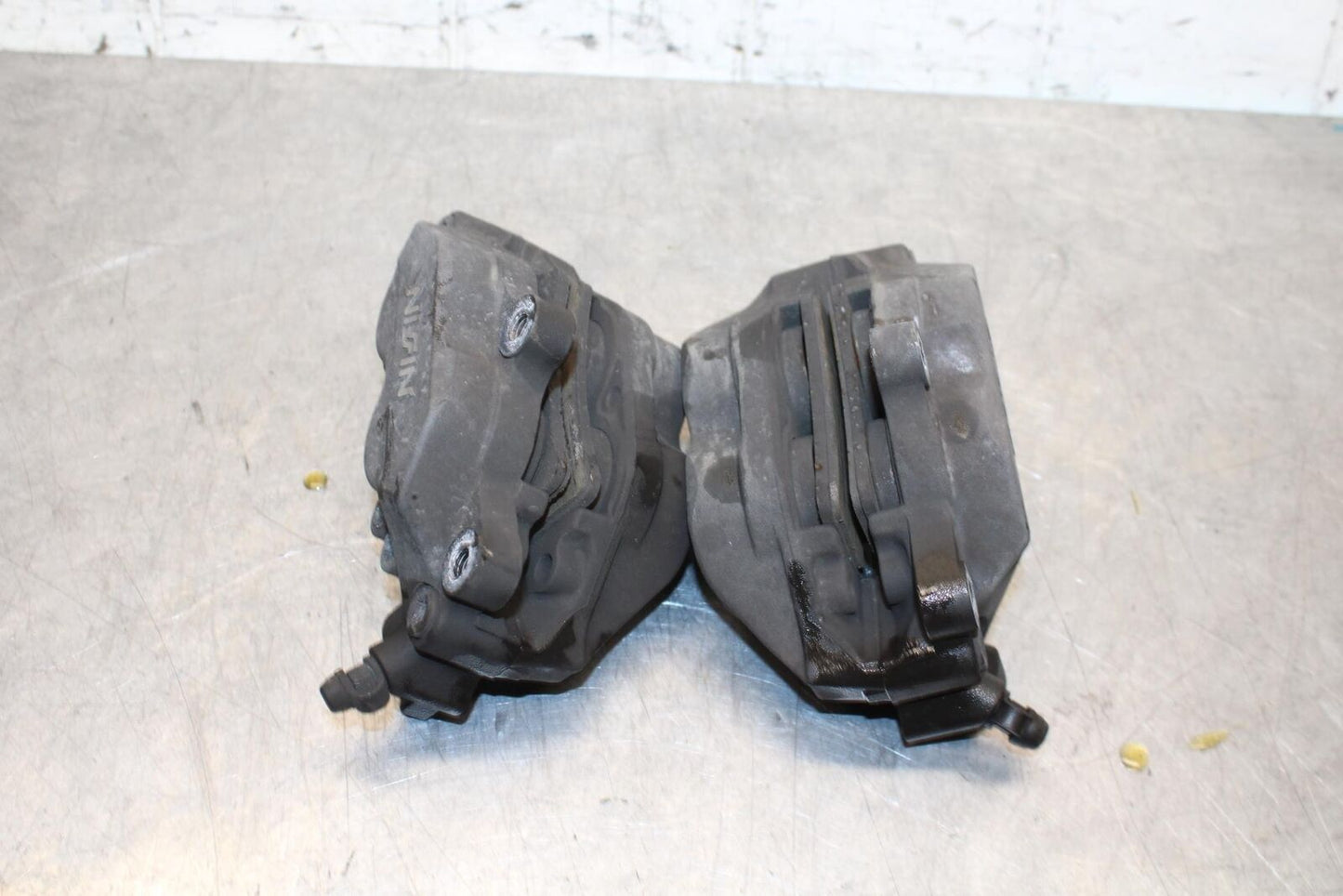 2000 Honda CBR600F4 RIGHT LEFT FRONT BRAKE CALIPER SET PAIR CALIPERS BB552