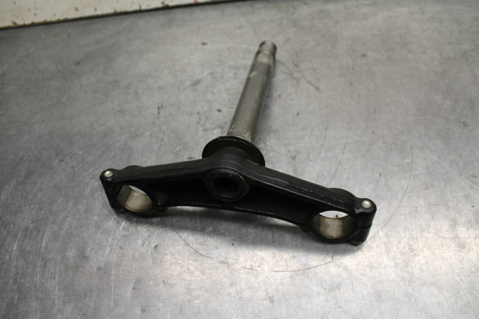 15-16 HONDA CB300F FRONT FORKS CLAMP LOWER TRIPLE TREE STEM BB740