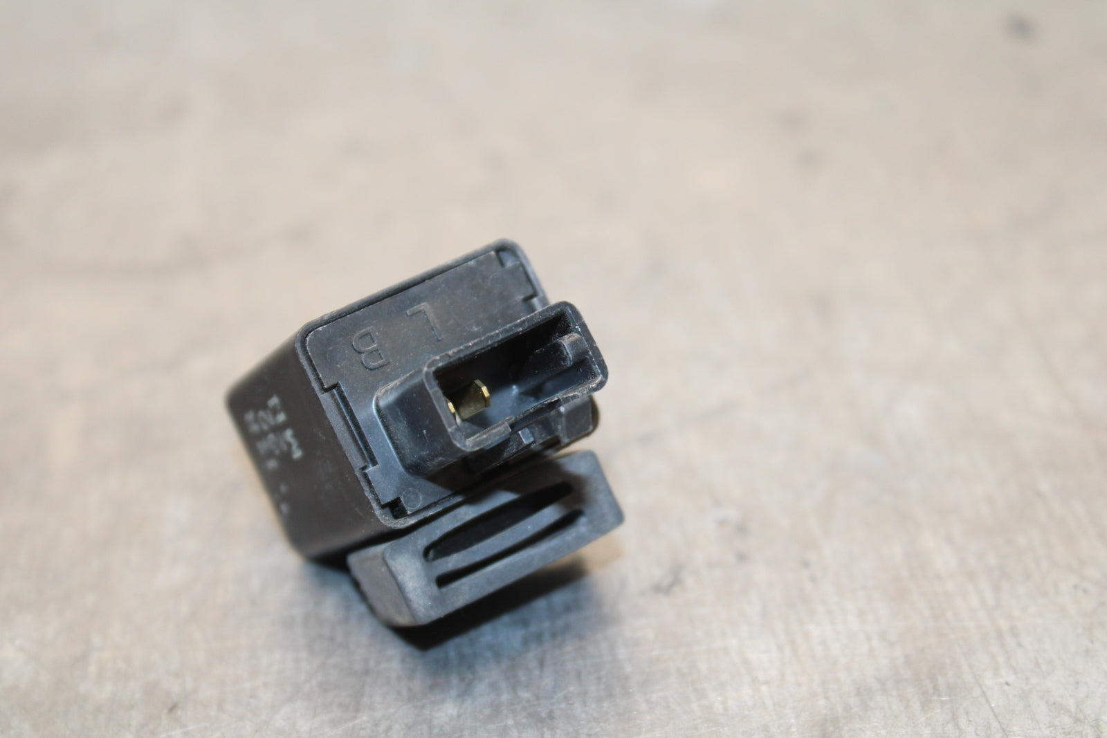 13-18 KAWASAKI NINJA ZX6R TURN SIGNAL BLINKER RELAY FLASHER SWITCH BB130