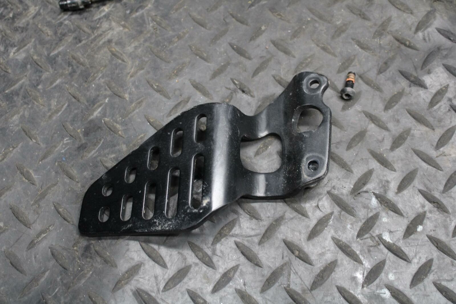 08-16 YAMAHA YZF R6 RIGHT REARSET REAR SET DRIVER FOOT PEG REST STOP BB209