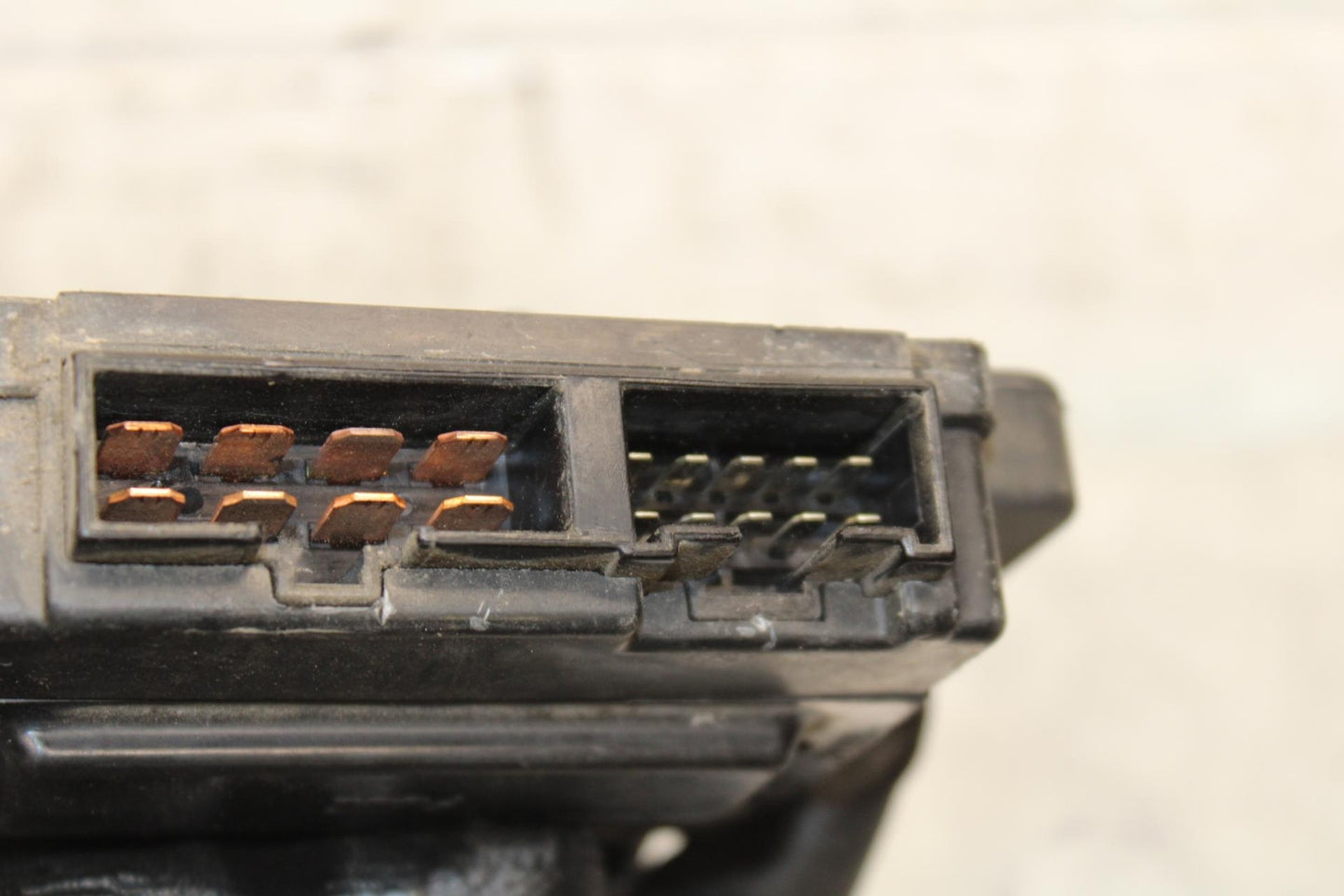 00-01 KAWASAKI ZZR600 RELAY ASSEMBLY FUSE BOX BB568