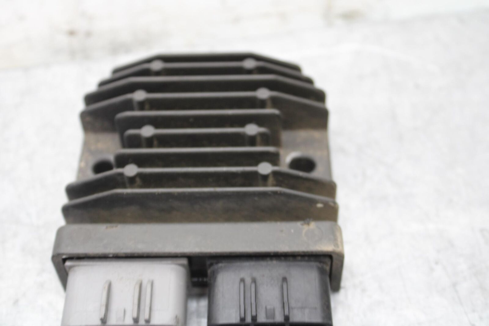 2015 Yamaha FZ09 RECTIFIER VOLTAGE REGULATOR 1D7-81960-01-00 BB54