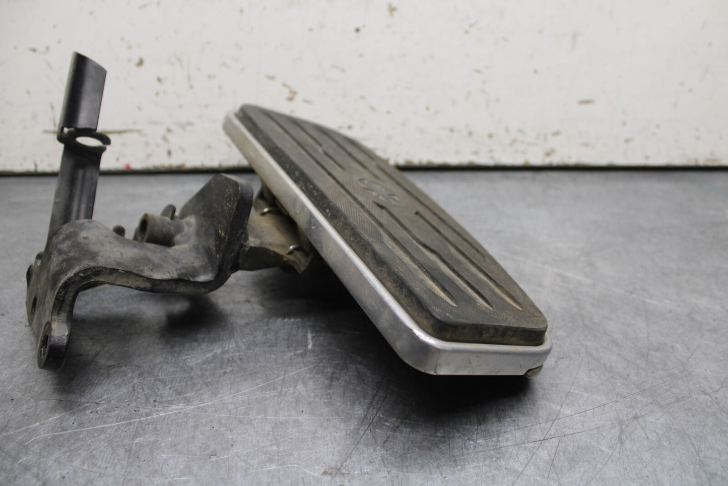 14-15 YAMAHA V STAR 1300 XVS1300CT TOURER RIGHT FRONT FOOT REST PEG STEP BB722