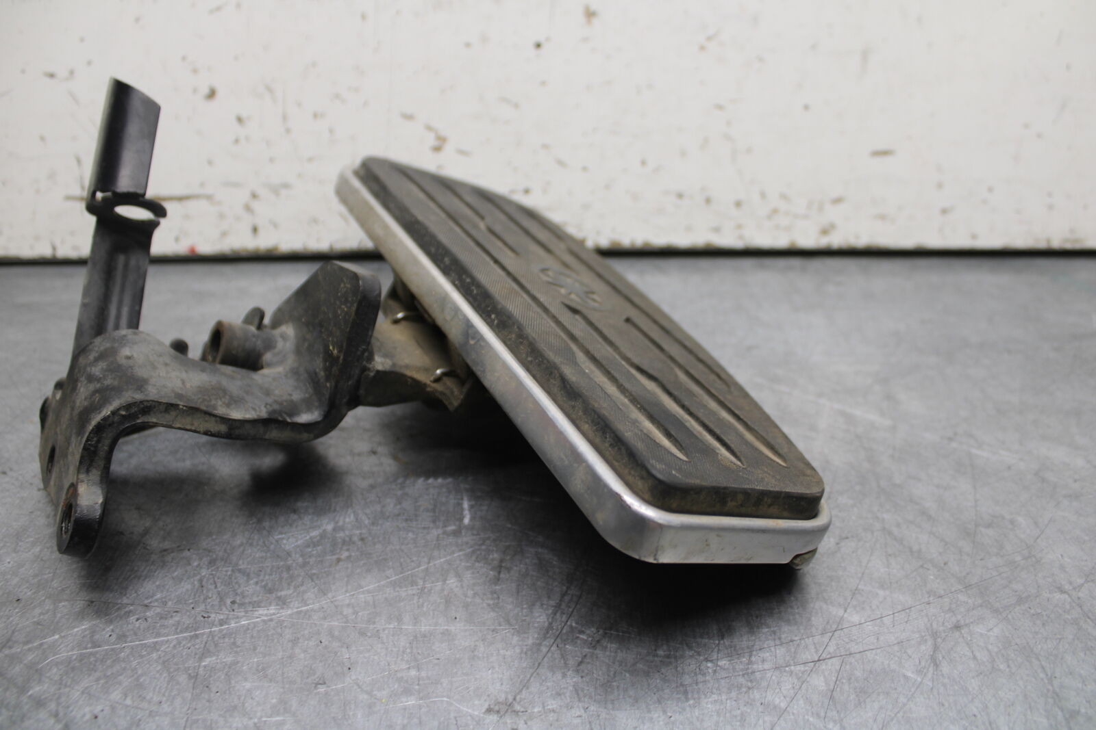 14-15 YAMAHA V STAR 1300 XVS1300CT TOURER RIGHT FRONT FOOT REST PEG STEP BB722