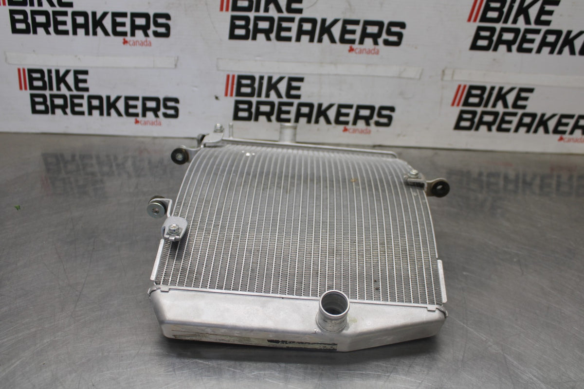 24-25 KAWASAKI NINJA ZX6R ENGINE RADIATOR MOTOR COOLER RADIATER BB939