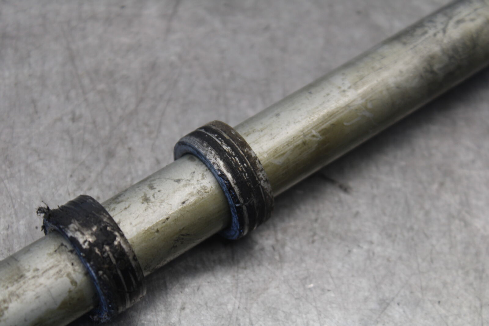 07-12 HONDA CBR600RR FRONT WHEEL RIM AXLE PIVOT BOLT BB672