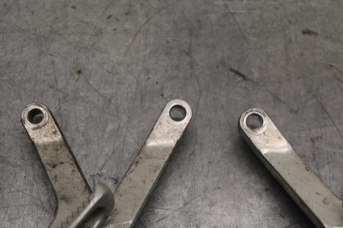 96-07 YAMAHA YZF600R REAR BACK PASSENGER PEG SET PAIR  BB746