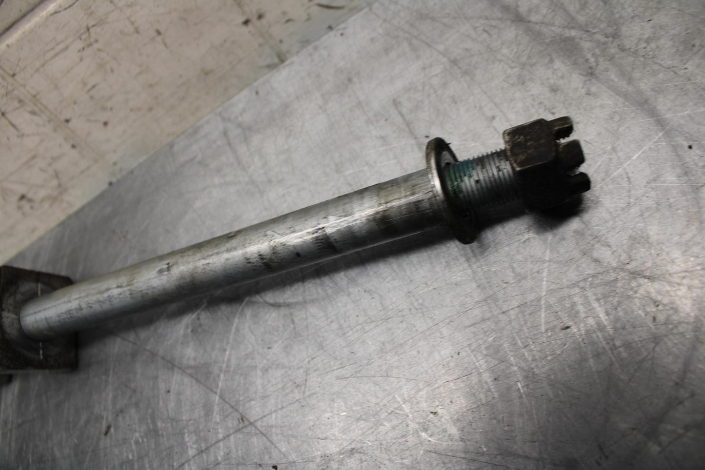 11-14 KAWASAKI VERSYS 650 LE 650C REAR AXLE WHEEL RIM PIVOT BOLT AXEL BB498