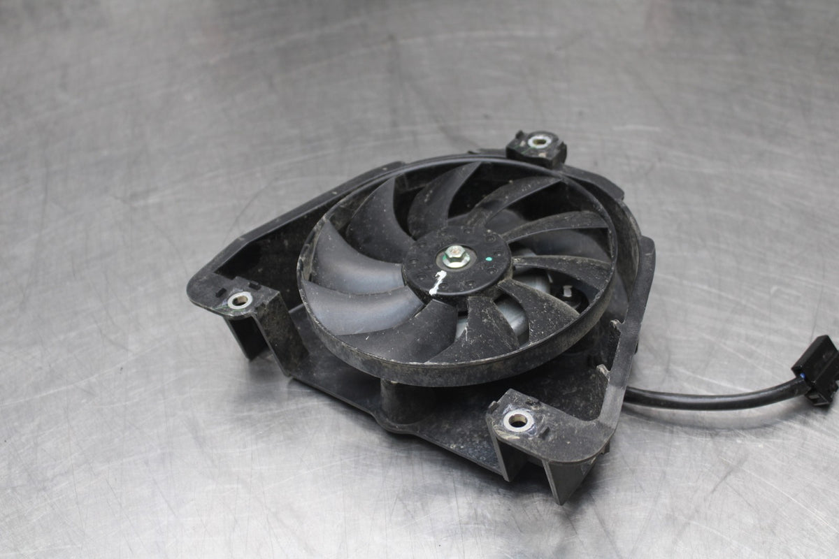 23 YAMAHA YZF R3 ENGINE RADIATOR COOLING FAN BB806