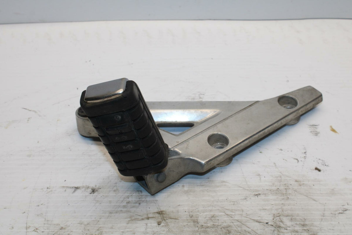 84-85 HONDA V30 MAGNA LEFT REAR PASSENGER FOOT STEP PEG BB251