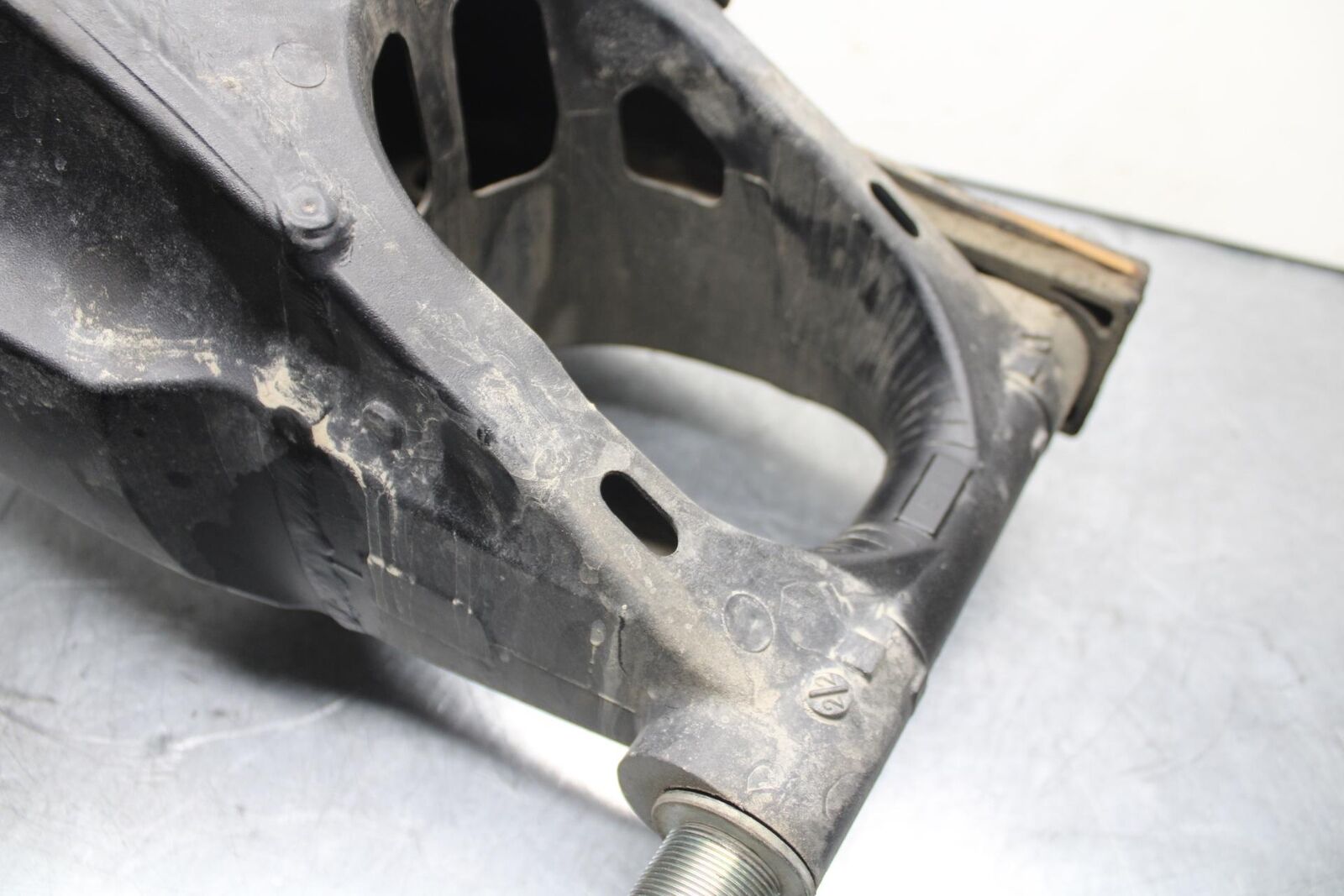 2011 Suzuki GSXR600 REAR SWINGARM BACK SUSPENSION 61000-14J00-YAP BB605
