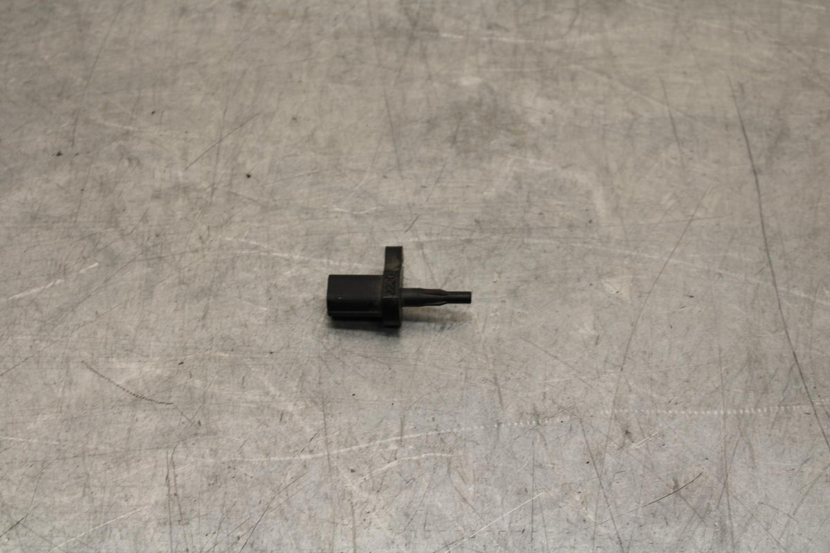 2012 Yamaha FZ8 AIR INTAKE TEMPERATURE TEMP SENSOR BB550