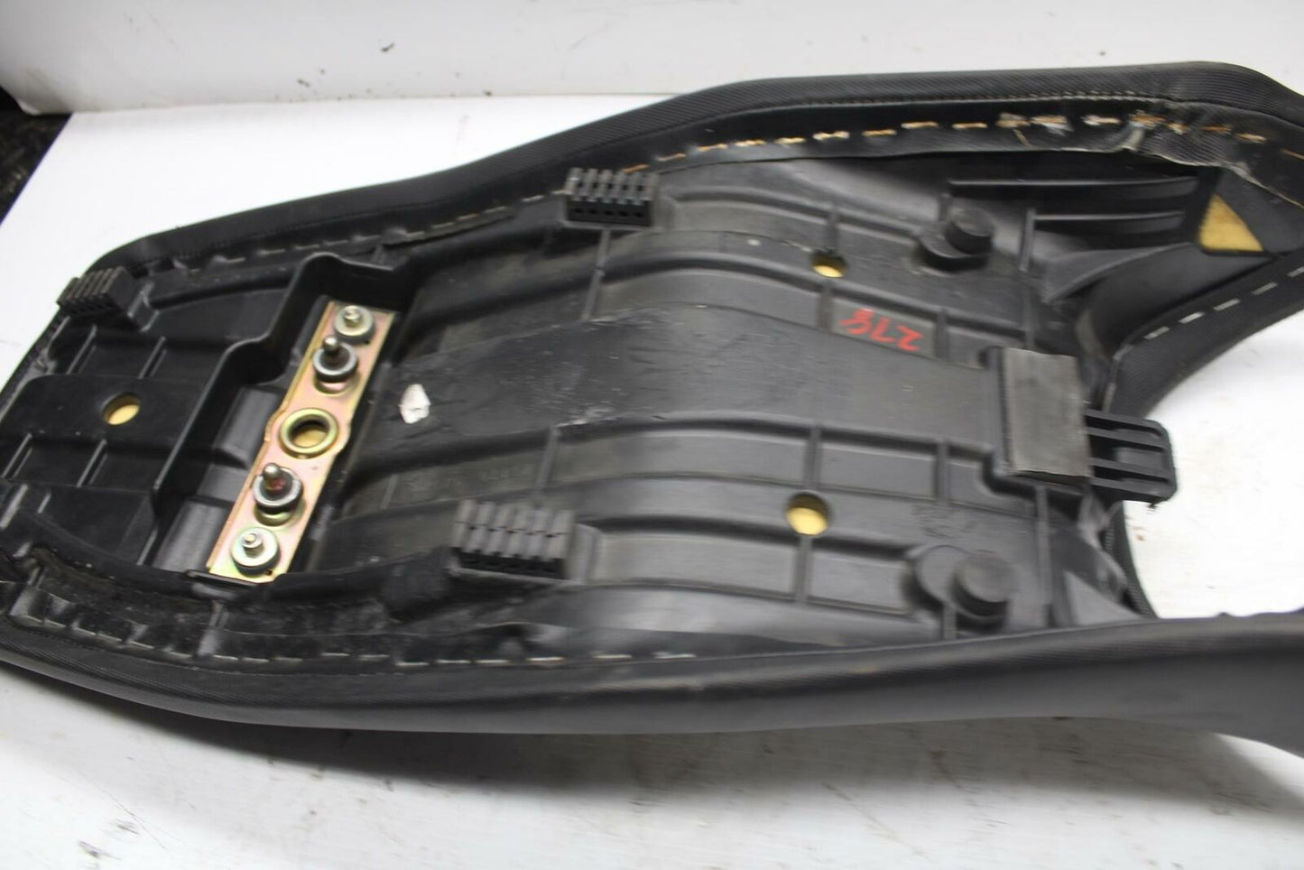 04-09 SUZUKI GS500F FRONT REAR SEAT SADDLE BB278