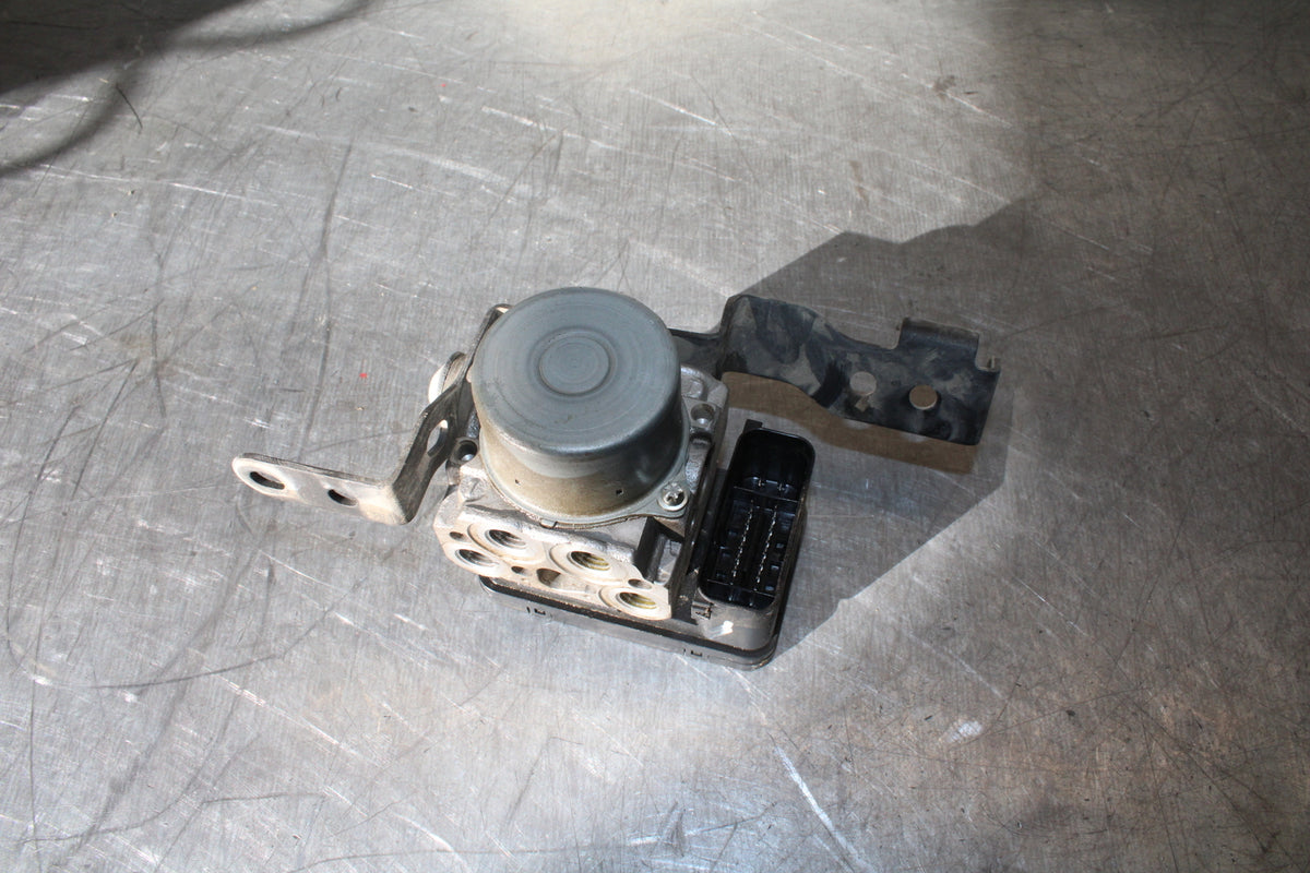 19-22 KAWASAKI Z400 ABS PUMP UNIT MODULE BB708