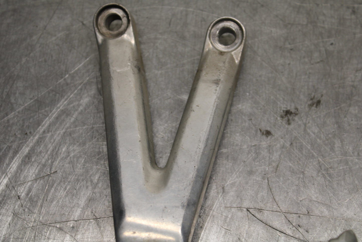 08-16 YAMAHA YZF R6 REAR BACK PASSENGER PEG SET PAIR BB131