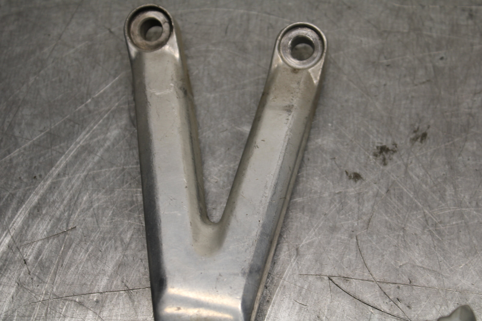 08-16 YAMAHA YZF R6 REAR BACK PASSENGER PEG SET PAIR BB131