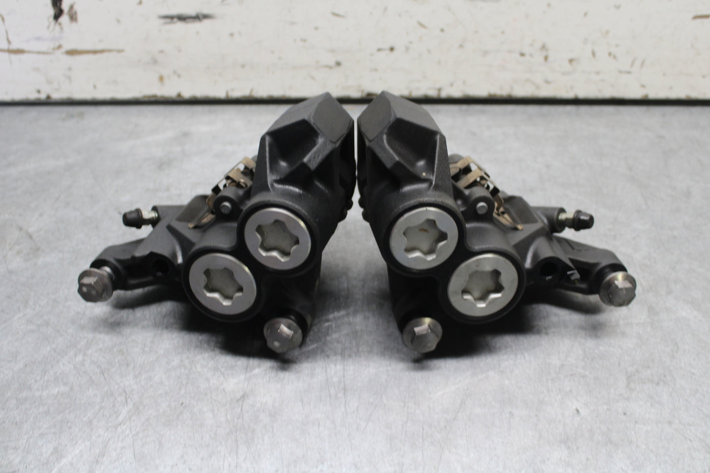 18-24 YAMAHA MT-07 RIGHT LEFT FRONT BRAKE CALIPER SET PAIR CALIPERS BB662