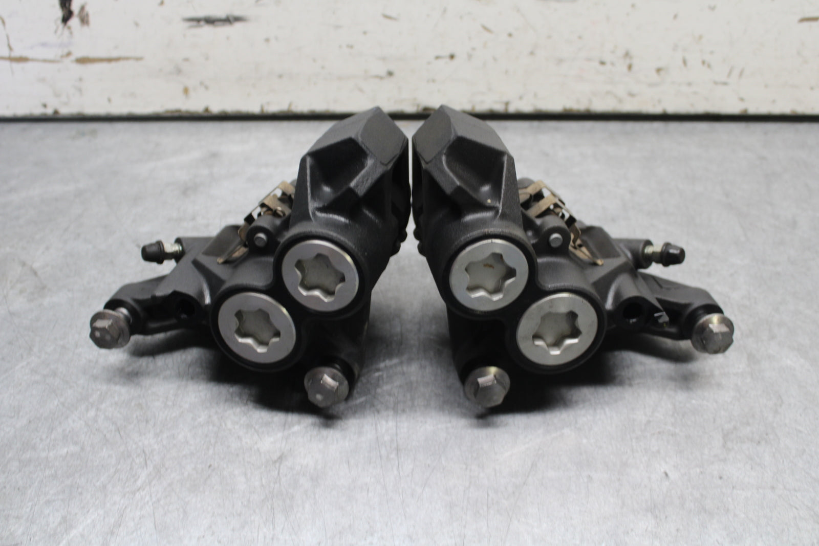 18-24 YAMAHA MT-07 RIGHT LEFT FRONT BRAKE CALIPER SET PAIR CALIPERS BB662