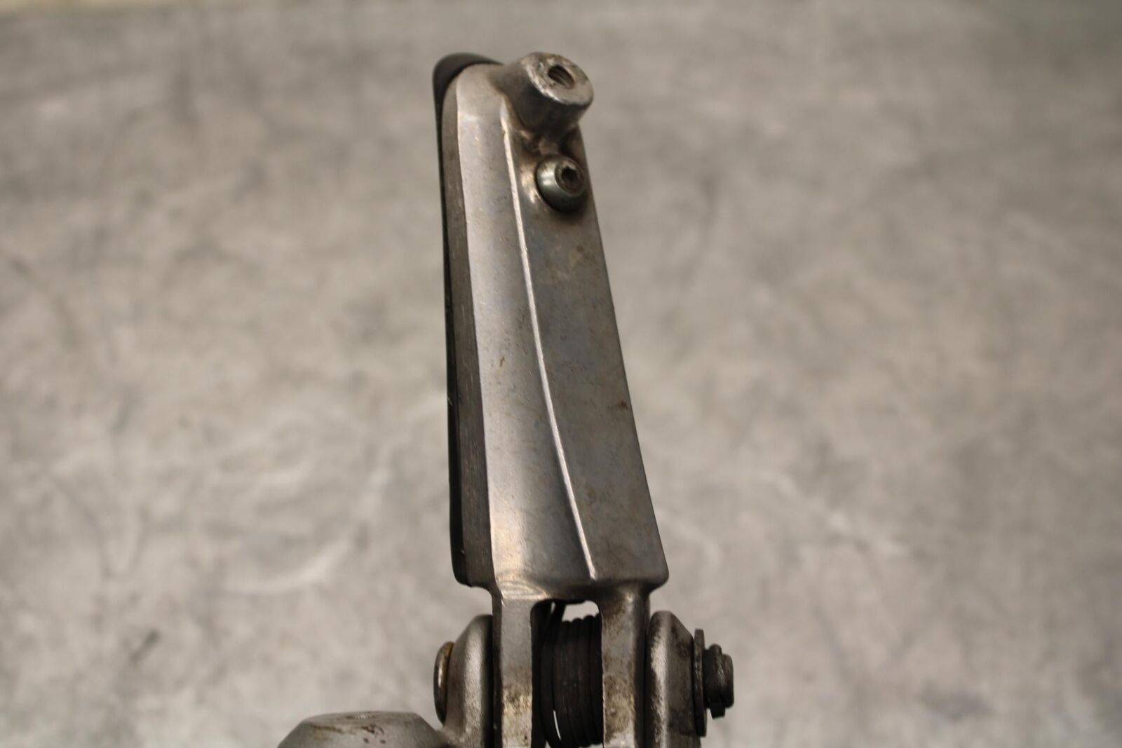 2000 Honda CBR600F4 LEFT REARSET REAR SET DRIVER FOOT PEG REST STOP BB552