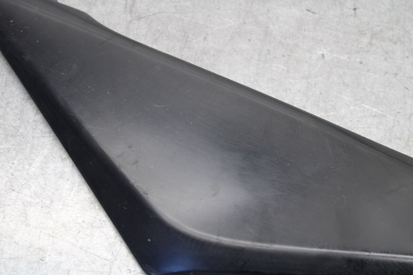 05-06 SUZUKI GSXR1000 LEFT FRONT SIDE SEAT SADDLE PANEL TRIM COWL FAIRING BB663