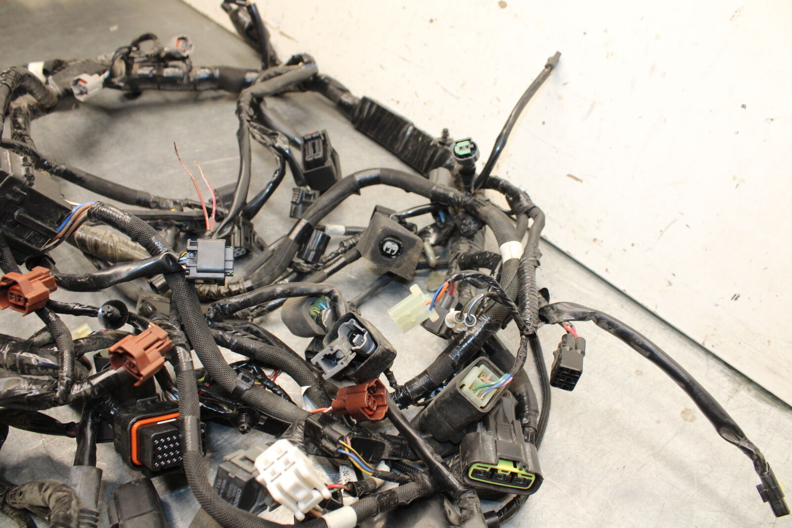 16 KAWASAKI NINJA ZX10R MAIN ENGINE WIRING HARNESS 26031-2117  BB650