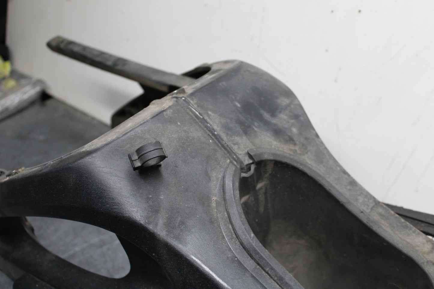 03-05 YAMAHA YZF R6  REAR SWINGARM BACK SUSPENSION SWING ARM BB751