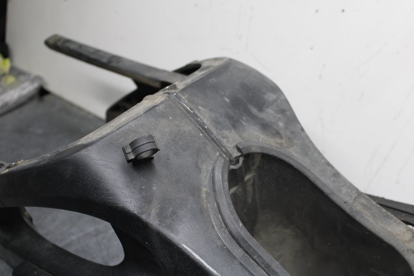 03-05 YAMAHA YZF R6  REAR SWINGARM BACK SUSPENSION SWING ARM BB751
