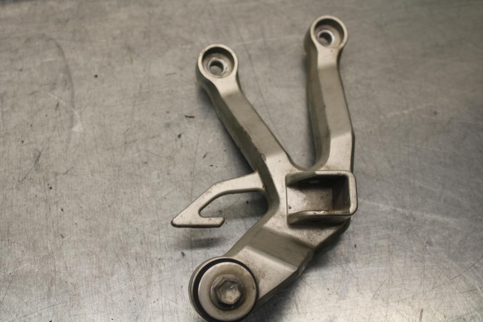 2003 Suzuki SV1000S RIGHT REAR FOOT REST PEG STEP BB85