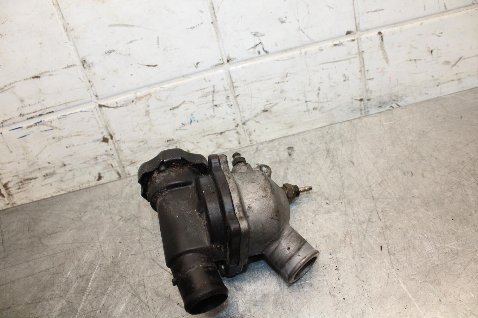 2001 Kawasaki Ninja ZX6 ZX600E THERMOSTAT W HOUSING ASSEMBLY BB547