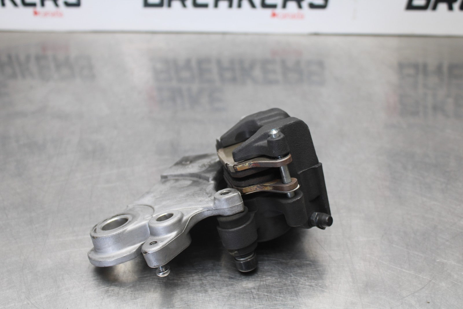 23-24 YAMAHA MT-07 REAR BACK BRAKE CALIPER W MOUNT BRACKET BB194