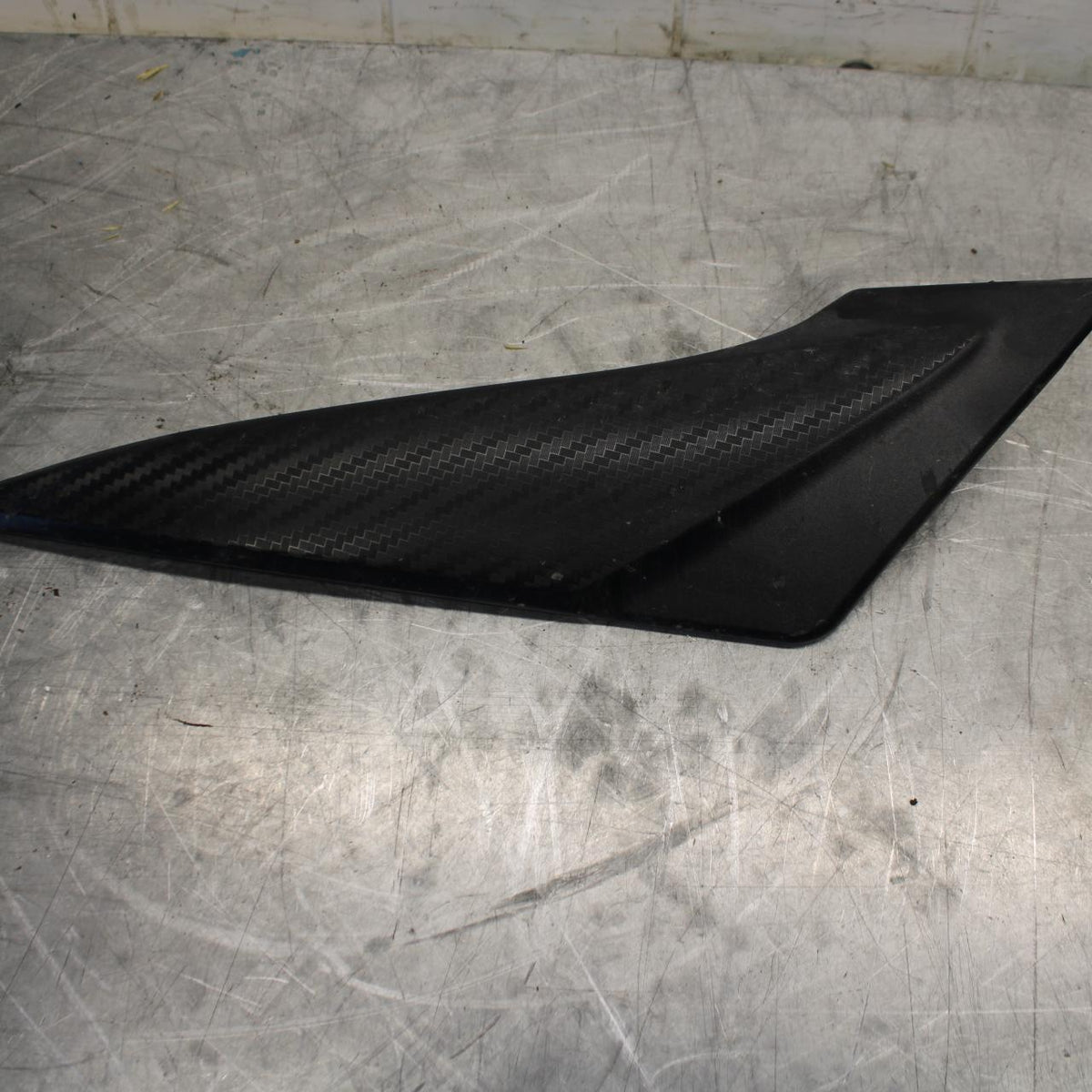 15-21 SUZUKI GSXR600 RIGHT GAS TANK FUEL CELL PANEL COVER TRIM COWL  BB463