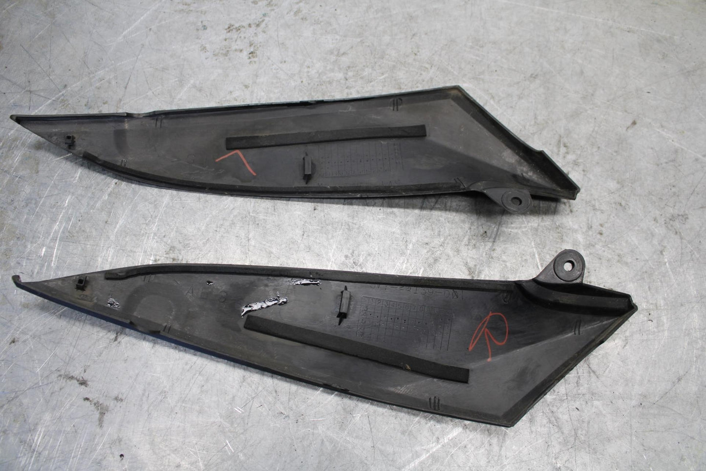 04-06 YAMAHA YZF R1 RIGHT LEFT GAS FUEL TANK PANELS COVERS TRIM SET COWLS  BB432