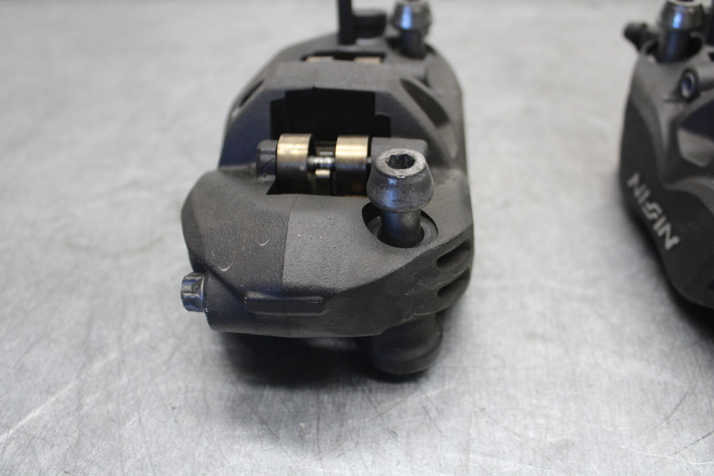 09-12 KAWASAKI NINJA ZX6R RIGHT LEFT FRONT BRAKE CALIPER SET PAIR CALIPERS BB698