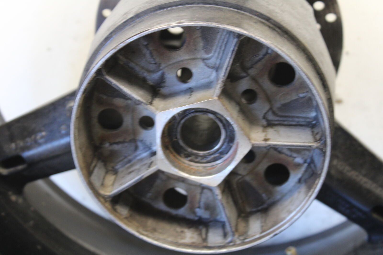 05-06 SUZUKI GSXR1000 REAR WHEEL BACK RIM BB677