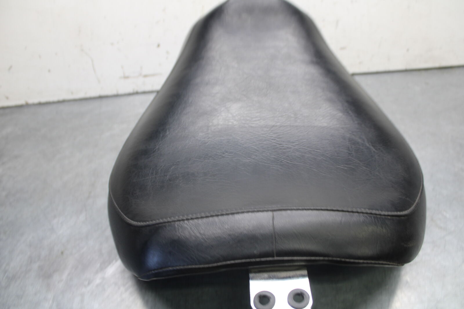 05-06 SUZUKI BOULEVARD M50 FRONT SEAT 45100-10F00-R22 45100-41F02-48H BB671